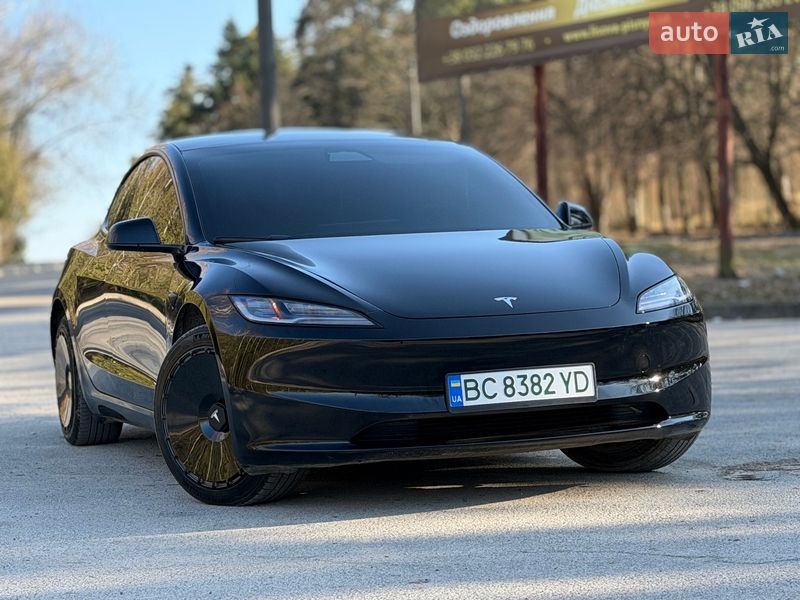 Седан Tesla Model 3 2025 в Трускавці