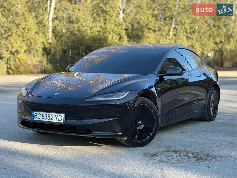 Седан Tesla Model 3 2025 в Трускавці