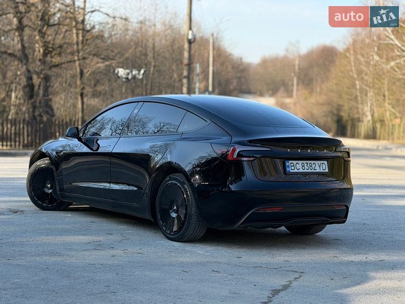 Седан Tesla Model 3 2025 в Трускавці