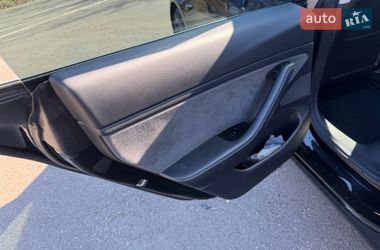 Седан Tesla Model 3 2018 в Ровно