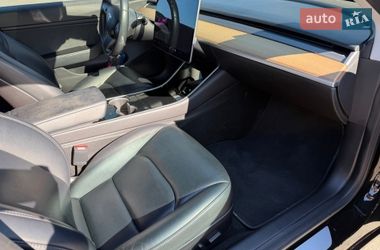 Седан Tesla Model 3 2018 в Ровно