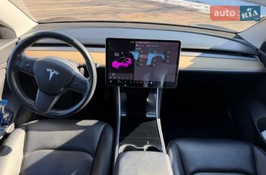 Седан Tesla Model 3 2018 в Ровно