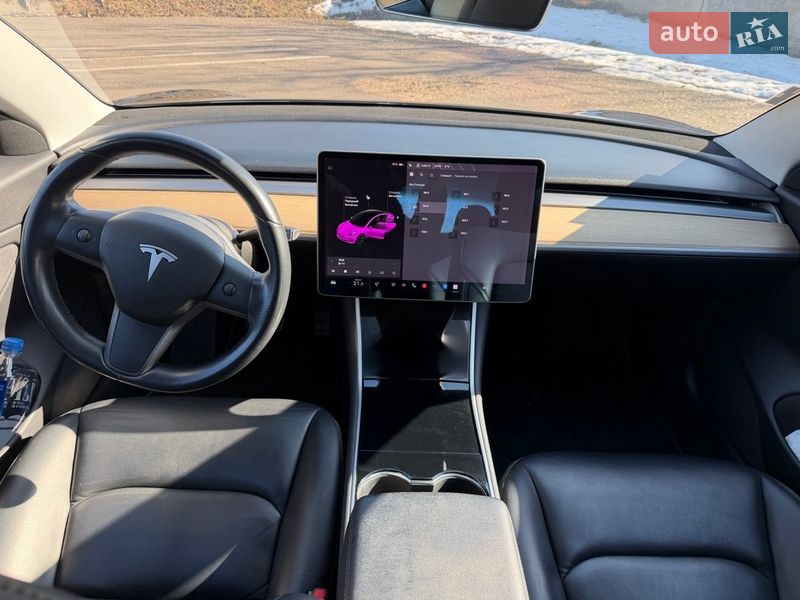 Седан Tesla Model 3 2018 в Ровно