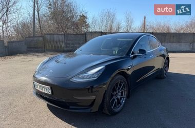 Седан Tesla Model 3 2018 в Ровно
