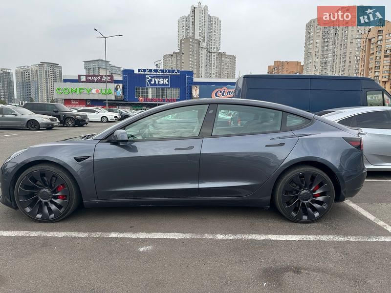 Седан Tesla Model 3 2023 в Киеве
