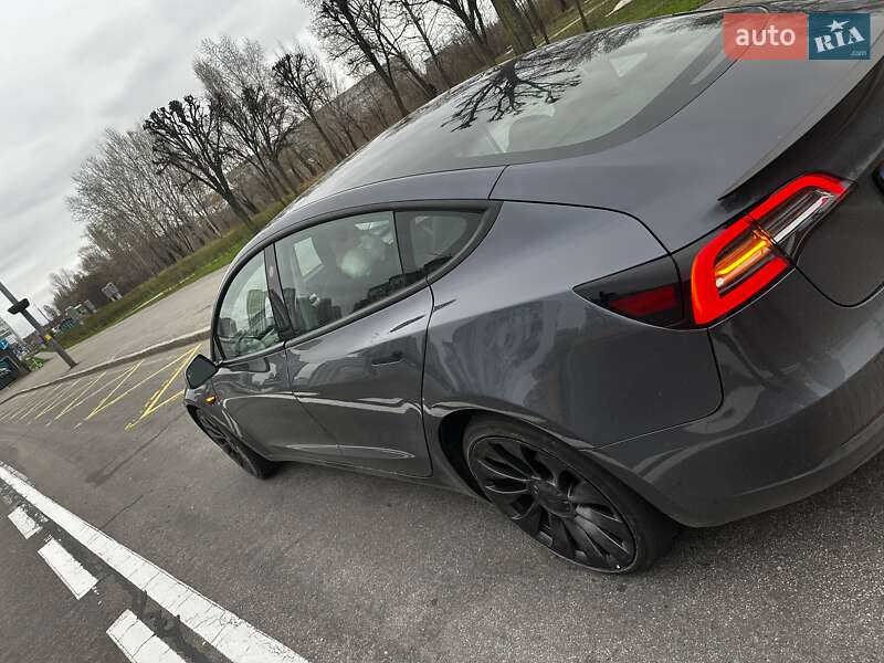 Седан Tesla Model 3 2023 в Киеве