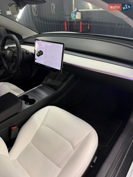 Седан Tesla Model 3 2021 в Києві