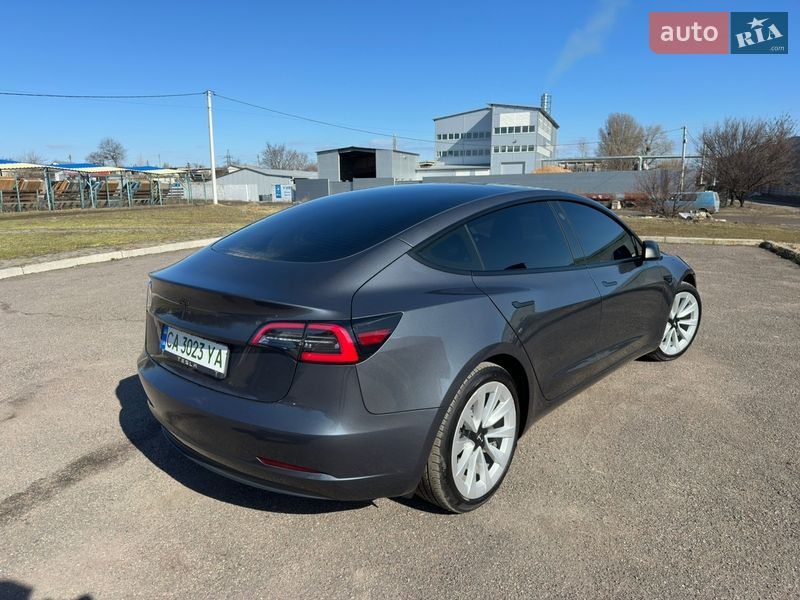 Седан Tesla Model 3 2023 в Черкассах