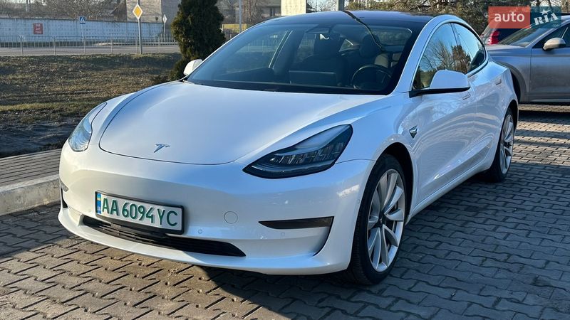 Седан Tesla Model 3 2018 в Києві