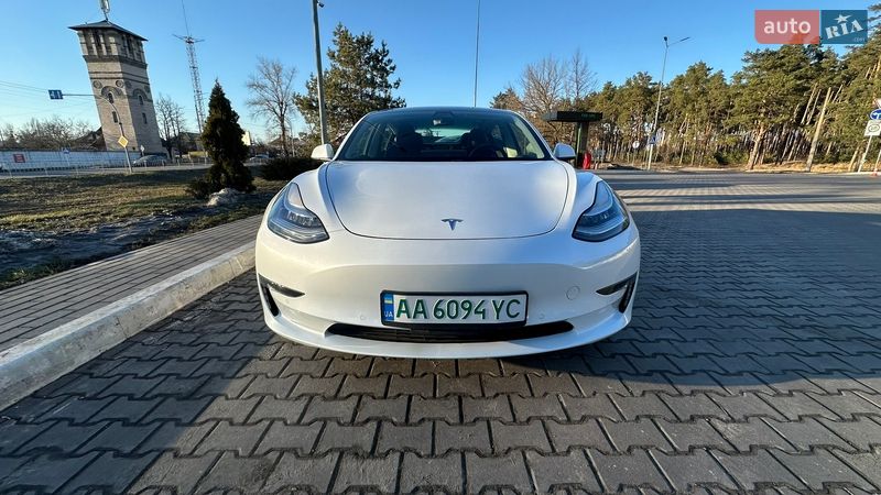 Седан Tesla Model 3 2018 в Києві