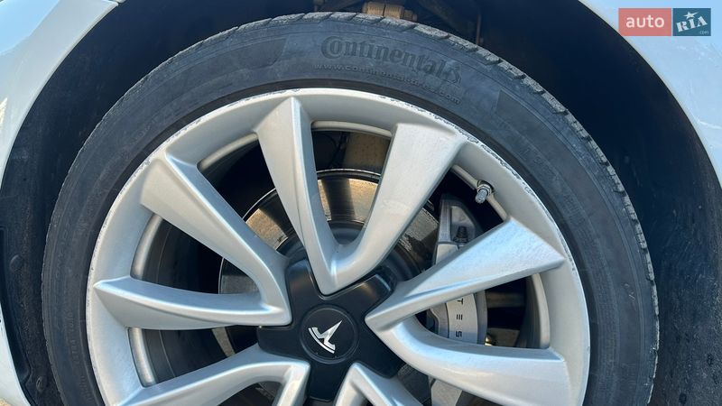 Седан Tesla Model 3 2018 в Києві