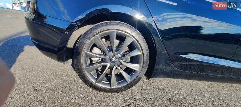 Седан Tesla Model 3 2018 в Львові