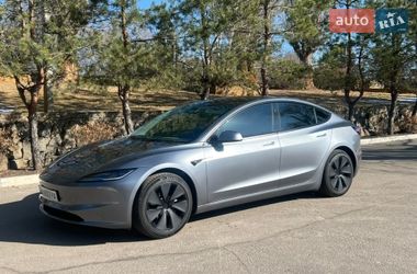 Седан Tesla Model 3 2024 в Кременчуге