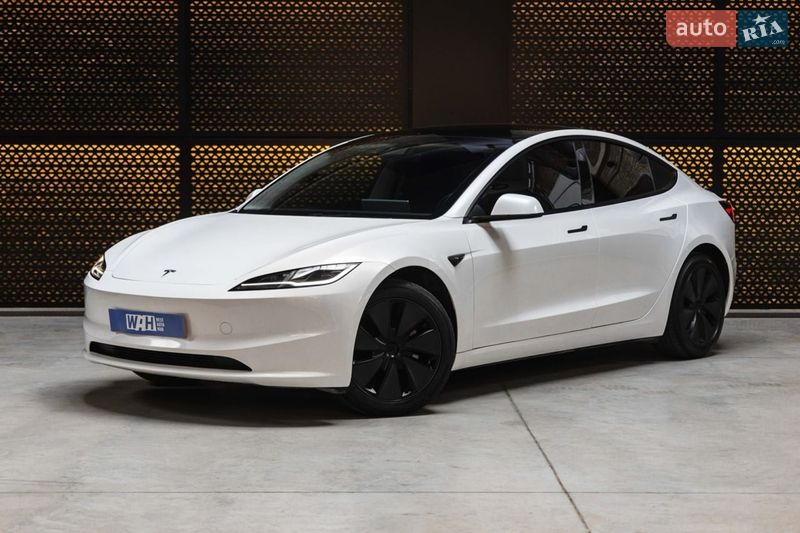 Седан Tesla Model 3 2024 в Луцке