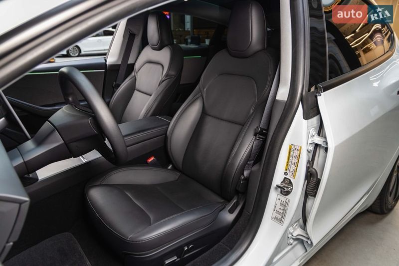 Седан Tesla Model 3 2024 в Луцке