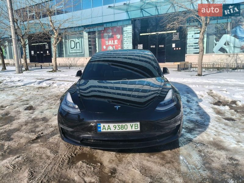 Седан Tesla Model 3 2020 в Киеве