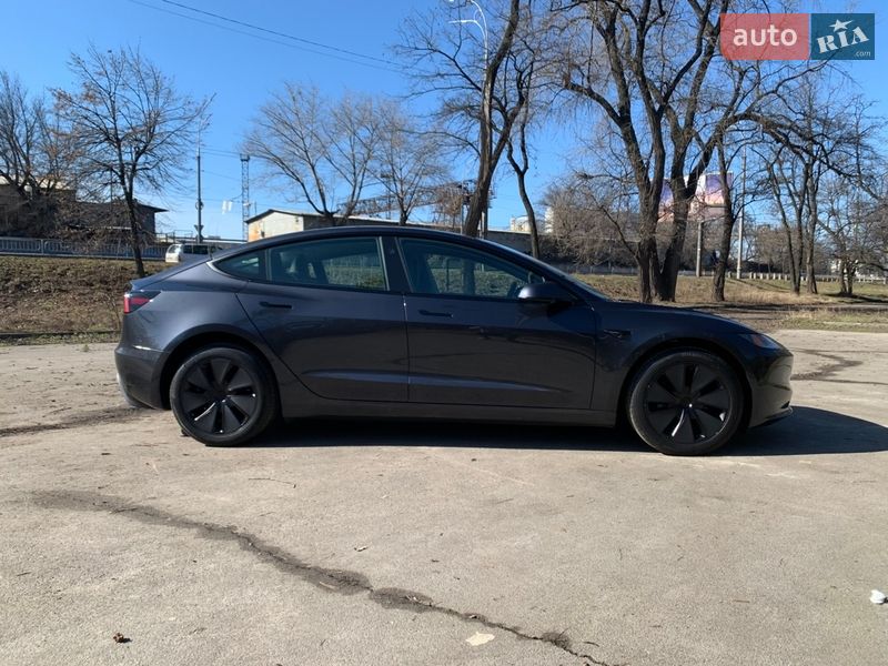 Седан Tesla Model 3 2024 в Киеве