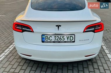 Седан Tesla Model 3 2022 в Львове