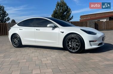 Седан Tesla Model 3 2022 в Ивано-Франковске