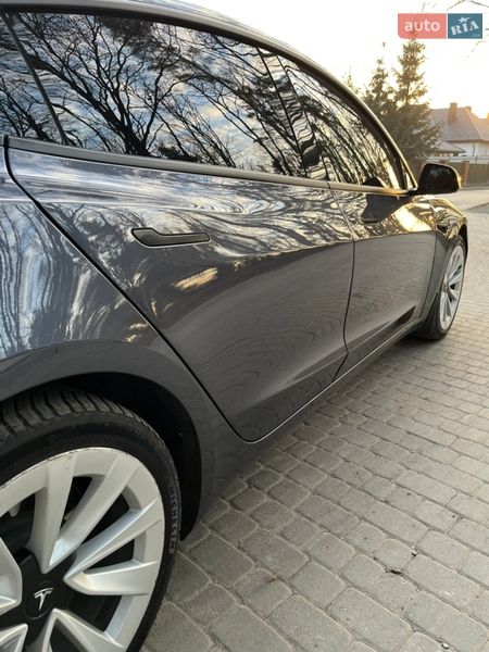 Седан Tesla Model 3 2023 в Львові