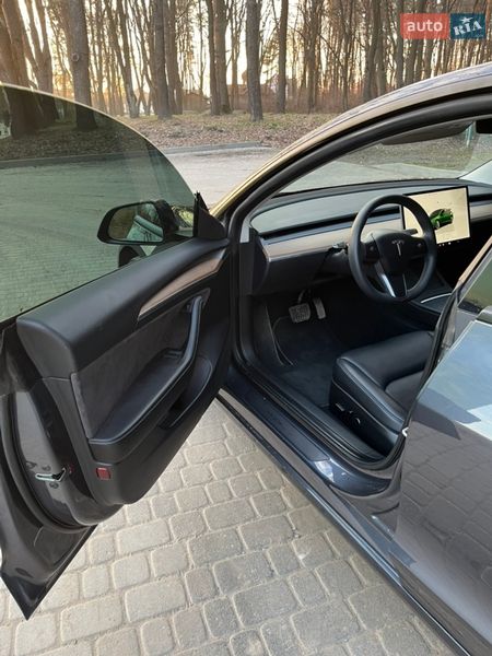 Седан Tesla Model 3 2023 в Львові