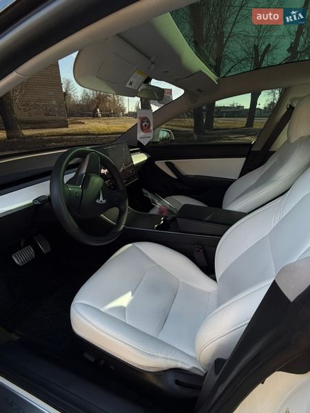 Седан Tesla Model 3 2019 в Кривому Розі
