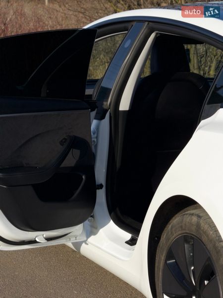 Седан Tesla Model 3 2024 в Снятине