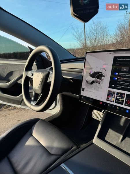 Седан Tesla Model 3 2024 в Снятине