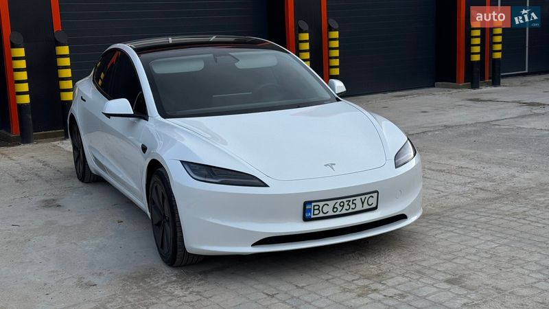 Седан Tesla Model 3 2024 в Самборе
