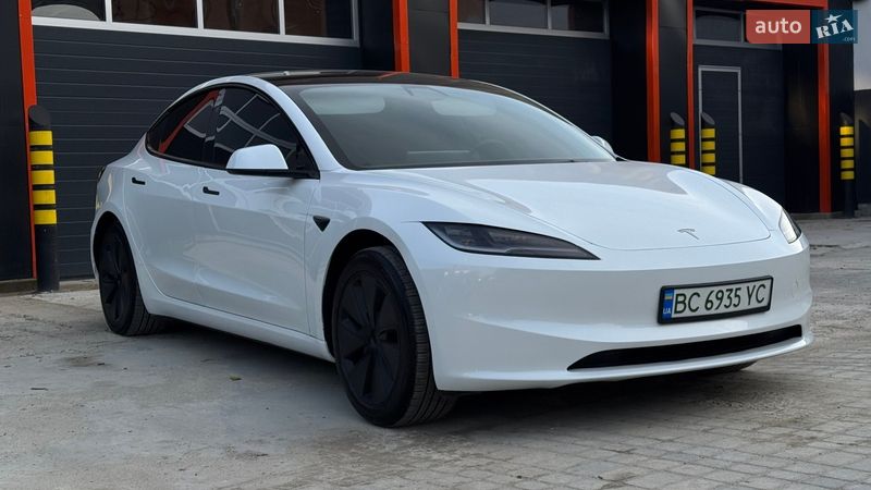 Седан Tesla Model 3 2024 в Самборе