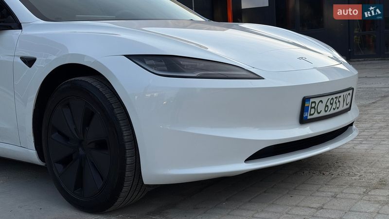 Седан Tesla Model 3 2024 в Самборе
