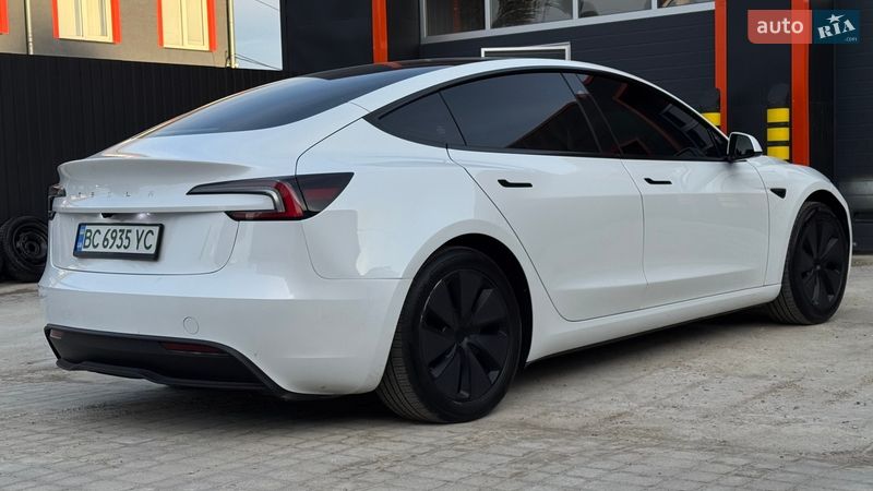Седан Tesla Model 3 2024 в Самборе