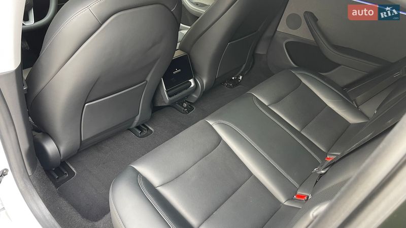 Седан Tesla Model 3 2024 в Самборе