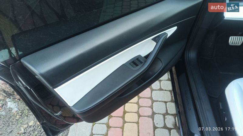 Седан Tesla Model 3 2021 в Вінниці