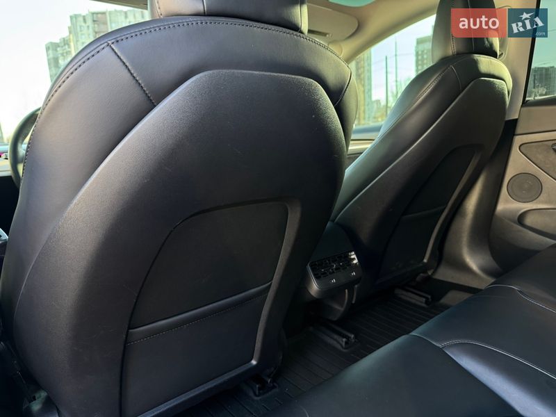 Седан Tesla Model 3 2022 в Киеве