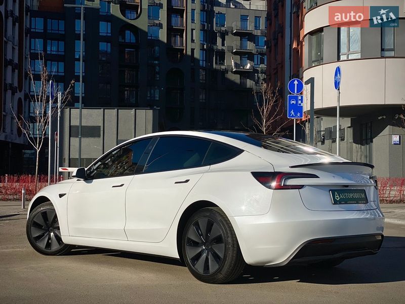 Седан Tesla Model 3 2024 в Киеве