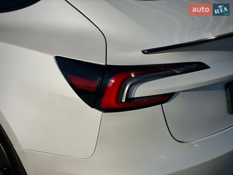 Седан Tesla Model 3 2024 в Киеве