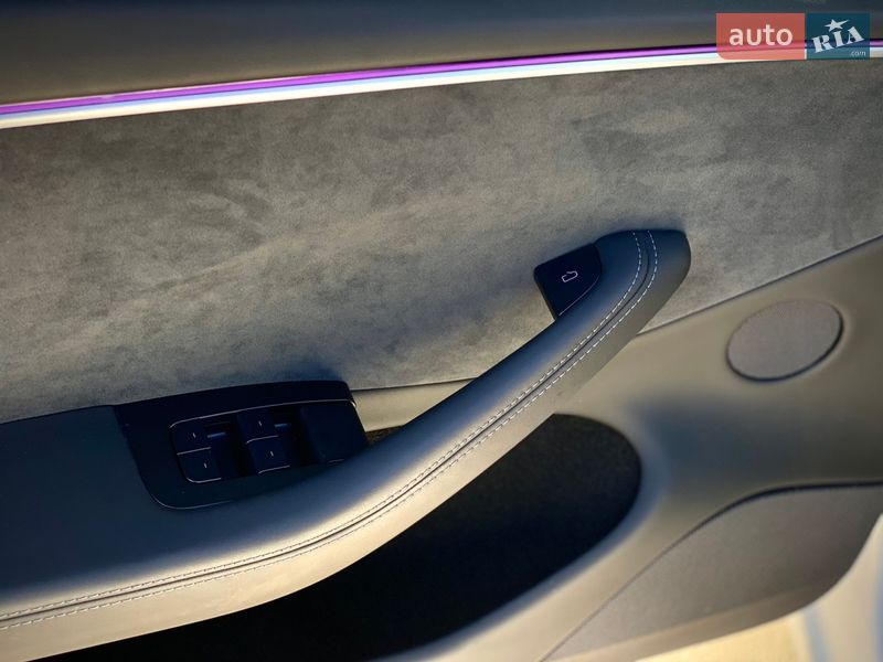 Седан Tesla Model 3 2024 в Киеве