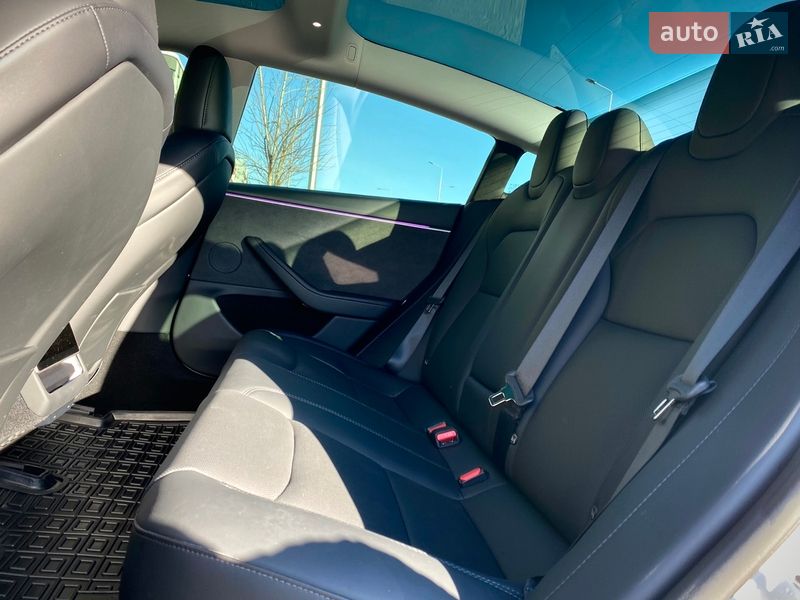 Седан Tesla Model 3 2024 в Киеве