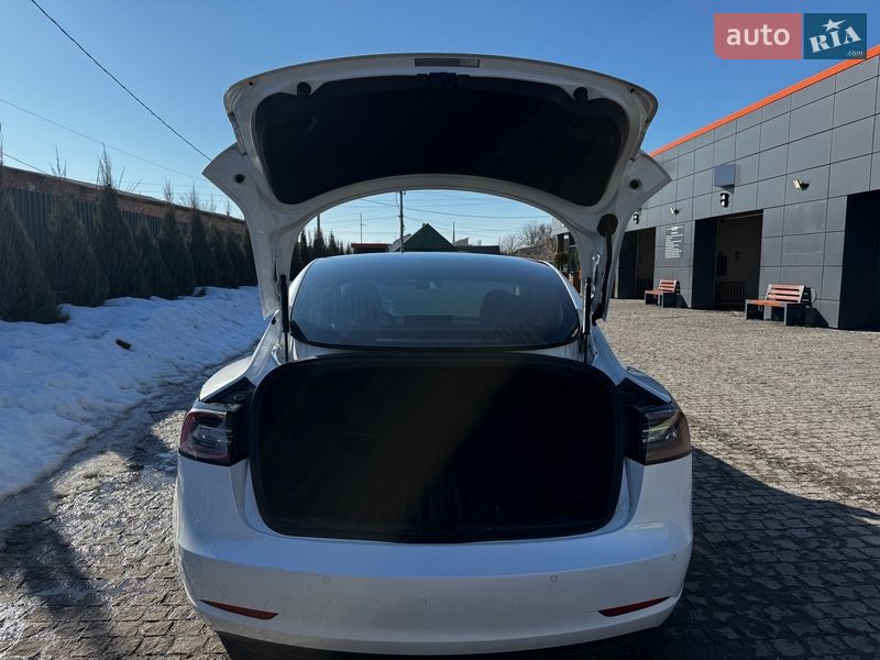 Седан Tesla Model 3 2020 в Коростишеві