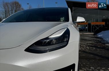 Седан Tesla Model 3 2020 в Коростышеве