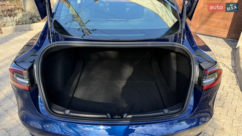 Седан Tesla Model 3 2019 в Одесі