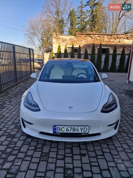 Седан Tesla Model 3 2018 в Львові
