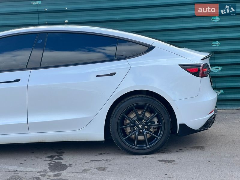 Седан Tesla Model 3 2020 в Киеве