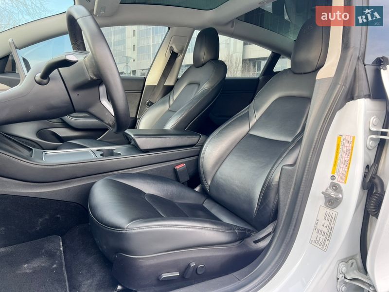 Седан Tesla Model 3 2020 в Киеве
