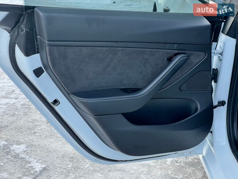 Седан Tesla Model 3 2020 в Киеве