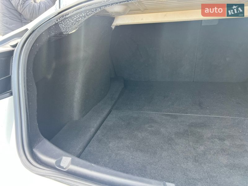 Седан Tesla Model 3 2020 в Киеве