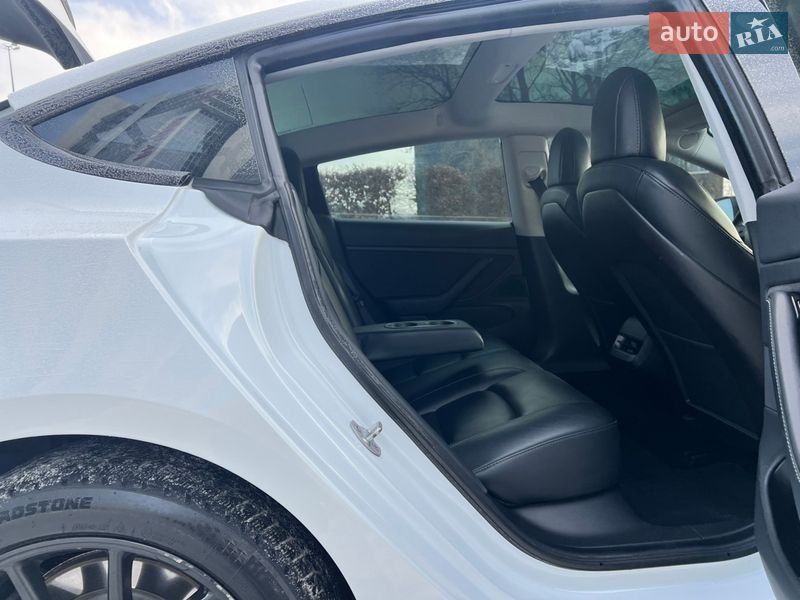 Седан Tesla Model 3 2020 в Киеве