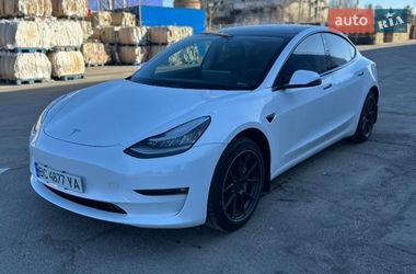 Седан Tesla Model 3 2020 в Львове