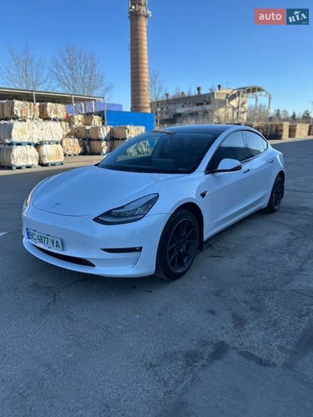 Tesla Model 3 2020